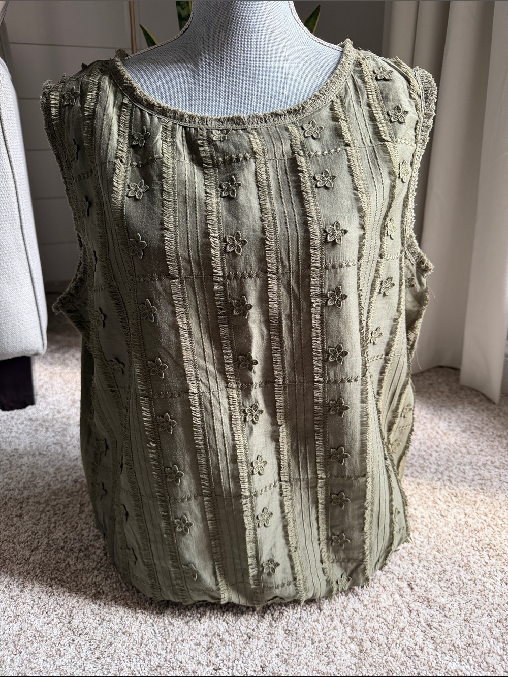 MAX STUDIO Sleeveless Olive Floral-Embroidered Tank Top